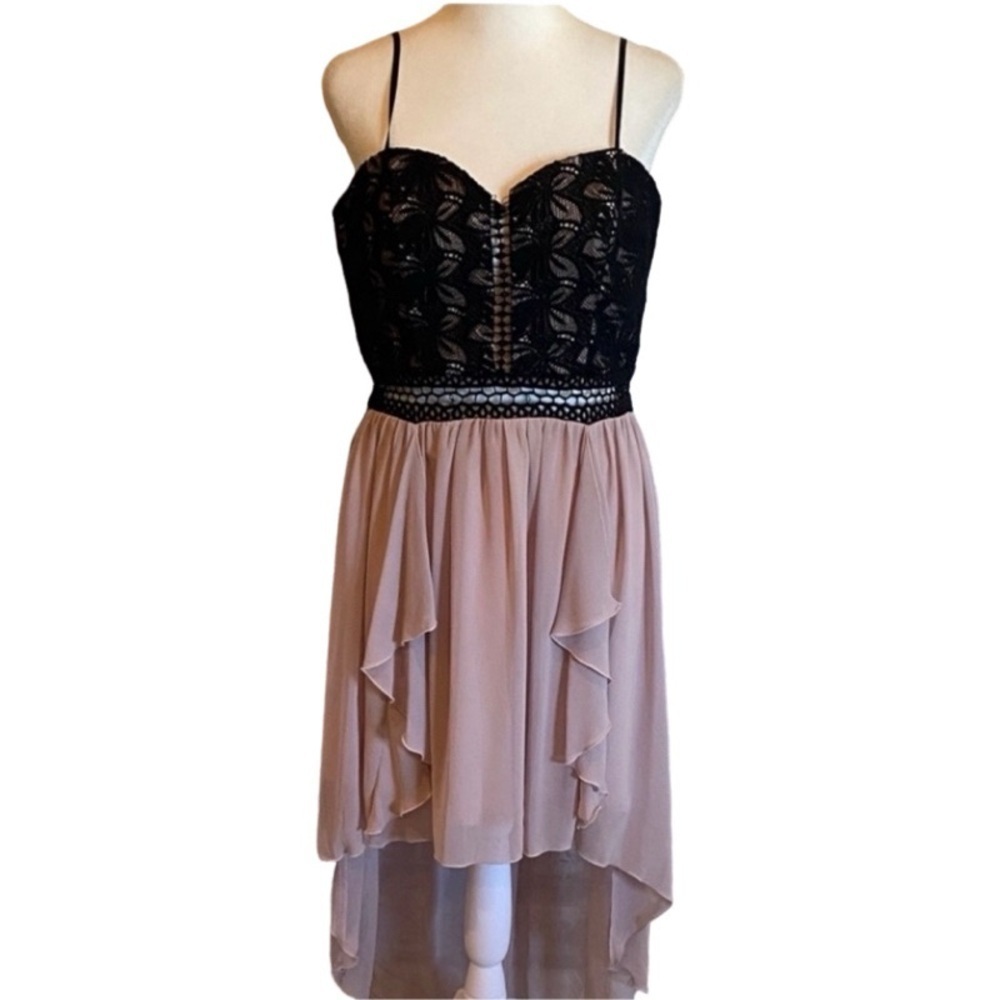 City Triangles Elegant Black and Dusty Pink Lace Dress. Size 13.